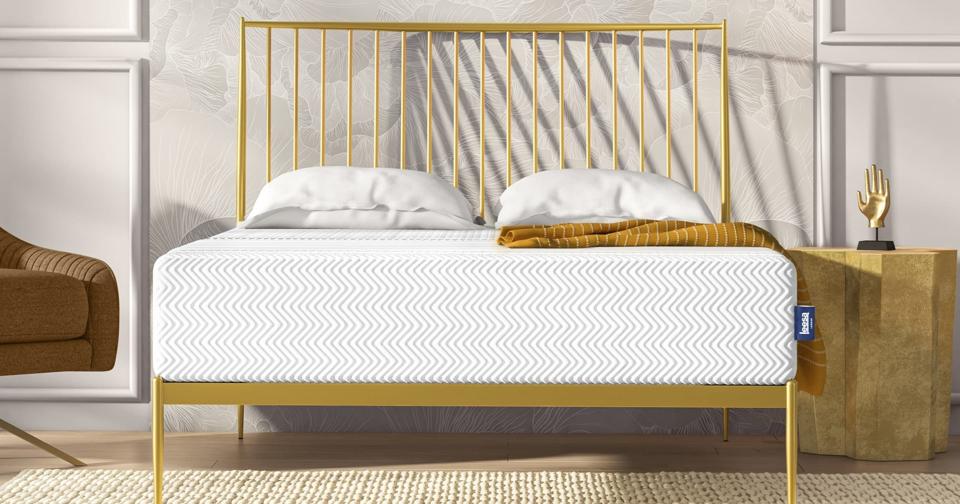 Lifestyle image of a Leesa Legend Hybrid Mattress.